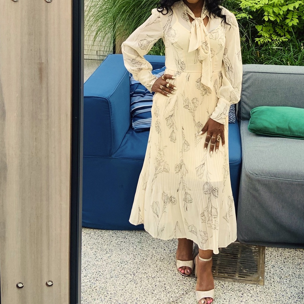 Dress long small in good condition only been used twice.